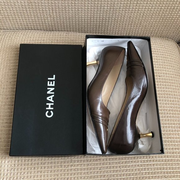 Chanel Women's Dark Brown Classic Pumps . - Picture 3 of 15